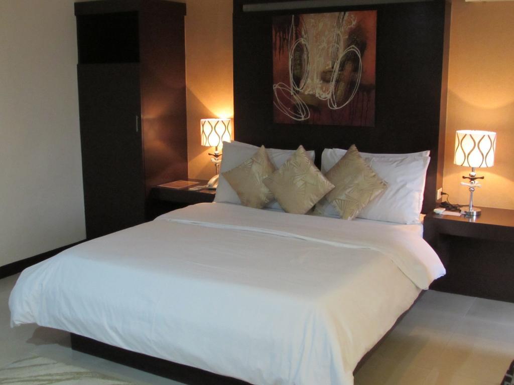 Oyster Plaza Hotel Manila Room photo